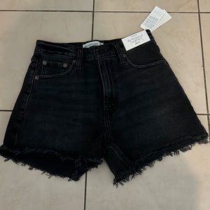 The 90s relaxed cutoff short